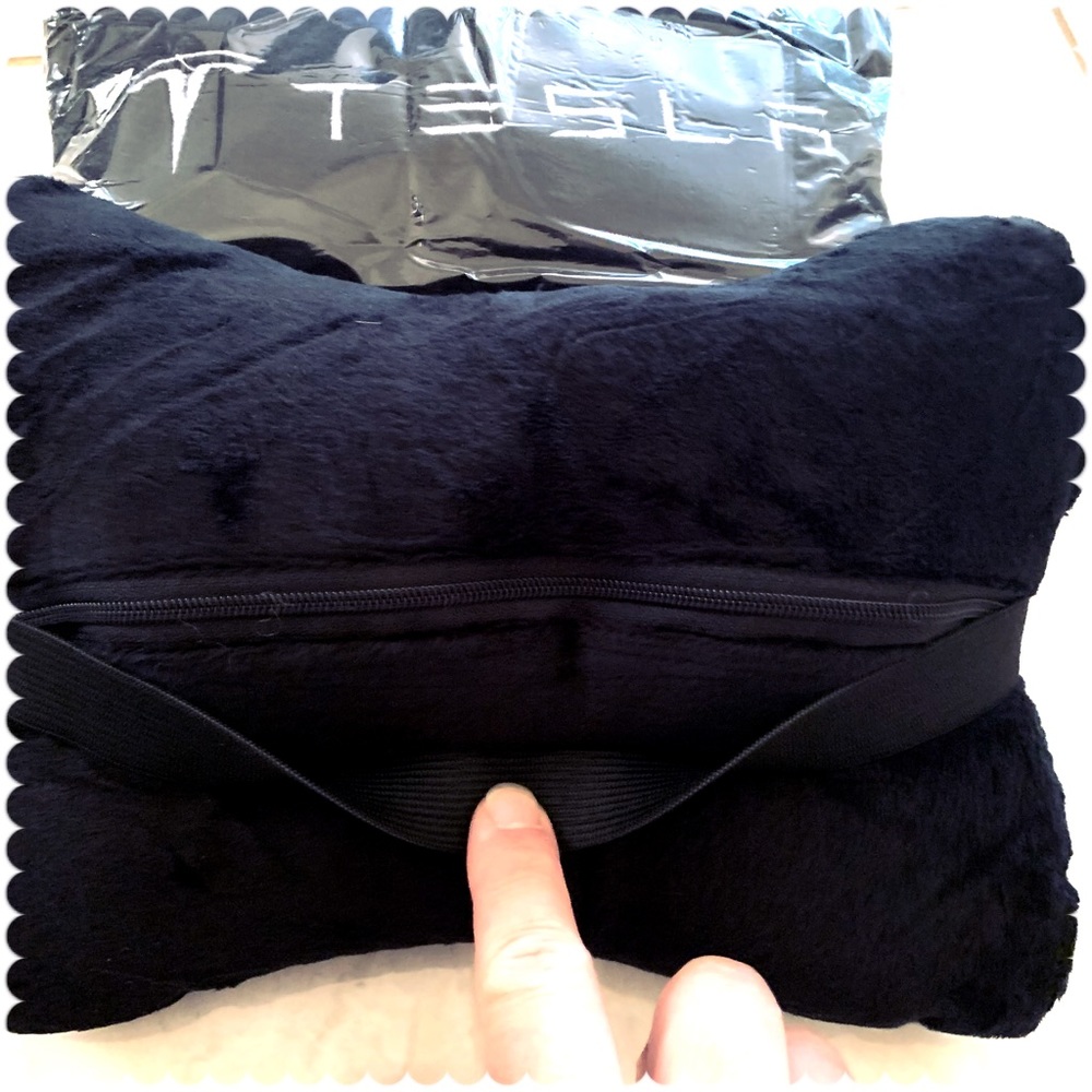 CarHead Neck Rest Pillow & Seatbelt Cover for TESLA(2 packs) - Picture 4 of 5
